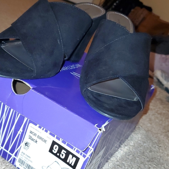 Black heels - Picture 3 of 8